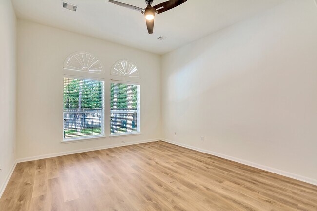 Building Photo - 22 N Queenscliff Cir