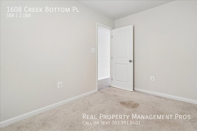 Building Photo - 1608 Creek Bottom Pl