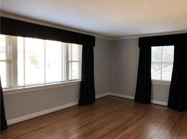 Building Photo - Beautifully Renovated 4bdrm/2.5bth Tri-Lev...