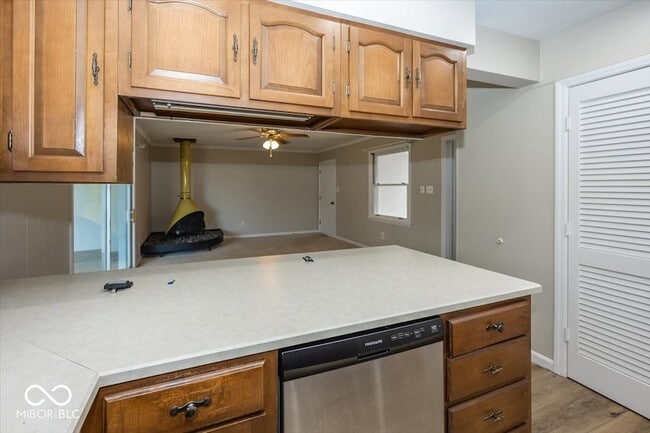 Building Photo - 130 Carmel View Dr