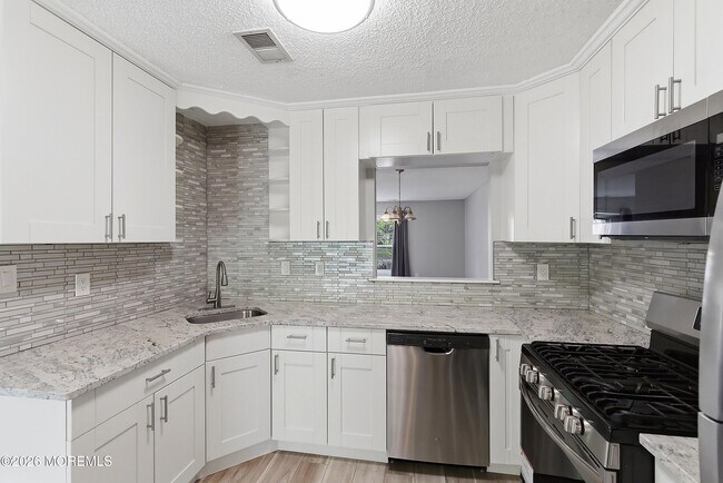 Building Photo - 5 Whistler Dr