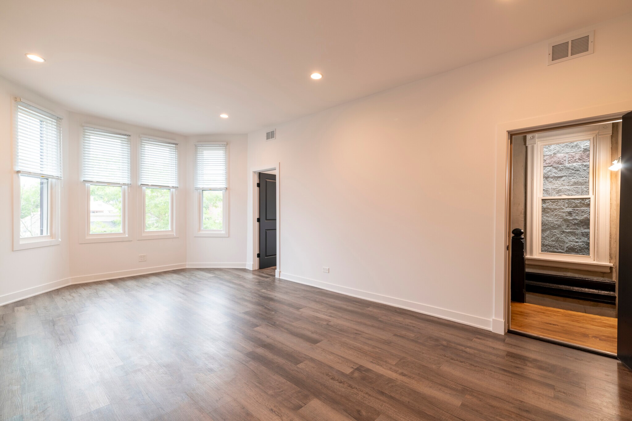 Building Photo - 905 S Miller St