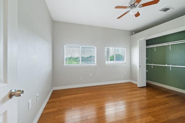 Building Photo - 13819 Lakeview Meadow Dr