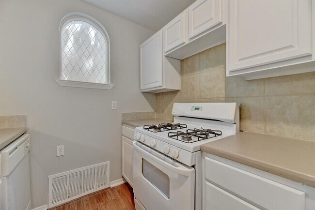 Building Photo - 2712 Whitis Ave