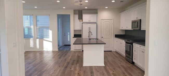 Building Photo - West Ventura's Solana Heights 4+3 Single Family Home $5,200