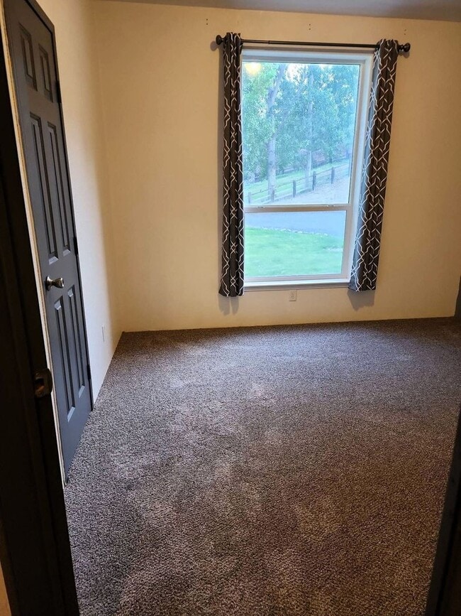 Building Photo - Spacious 3 Bed, 2 Bath Home with Shop & Stunning River Views – Clemans Addition