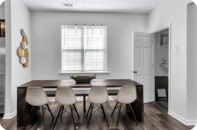 Building Photo - 2835 W Peek Rd NW