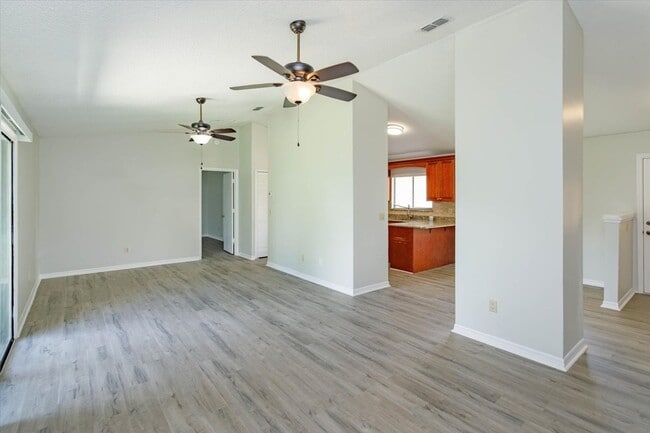 Building Photo - Gorgeous Single Family
