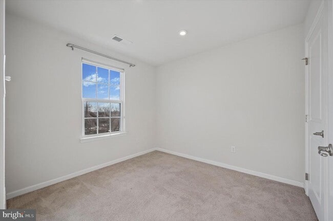 Building Photo - 214 Bamboo Dr