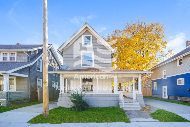 Building Photo - 874 Wales Rd NE