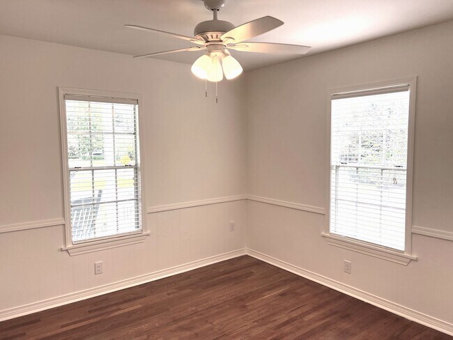 Building Photo - Iconic.... Capital Heights Cottage