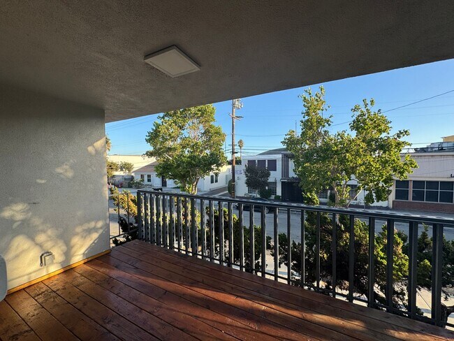 Building Photo - Charming 3bd 2ba apartment