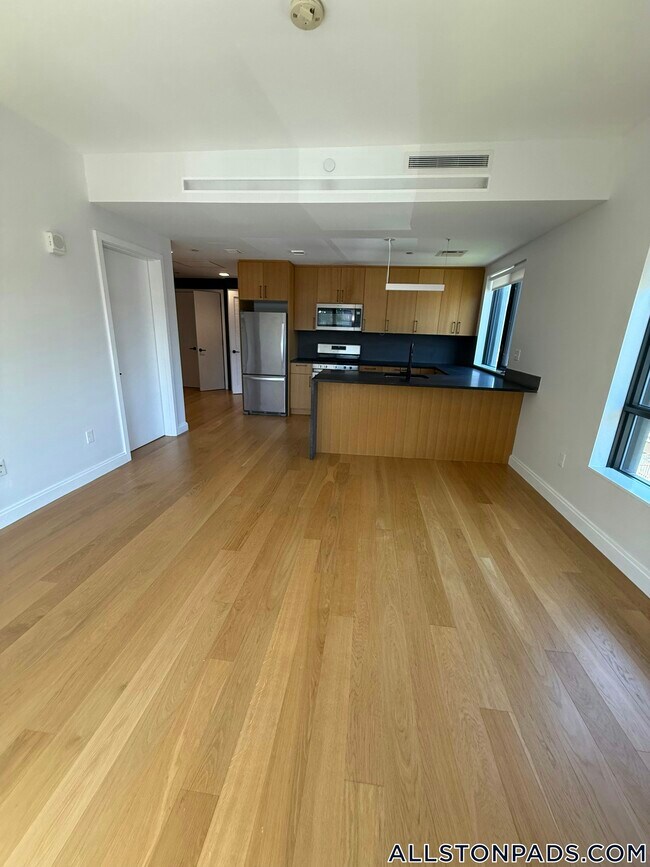 Building Photo - 83 Gardner St