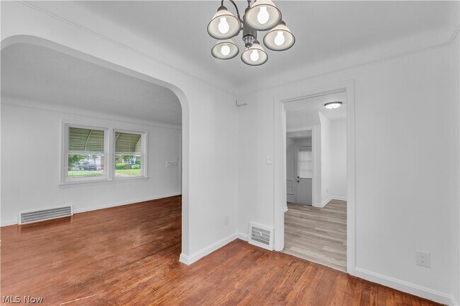 Building Photo - 15803 Delrey Ave