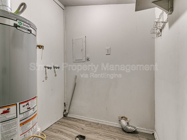 Building Photo - 4005 N Rockwell Ave