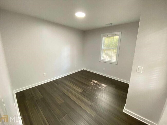 Building Photo - 1127 Dobbs Dr SE