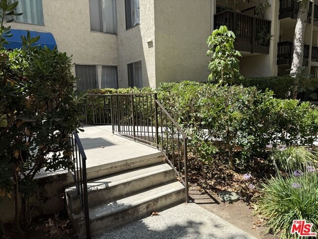 Building Photo - 13209 Summertime Ln