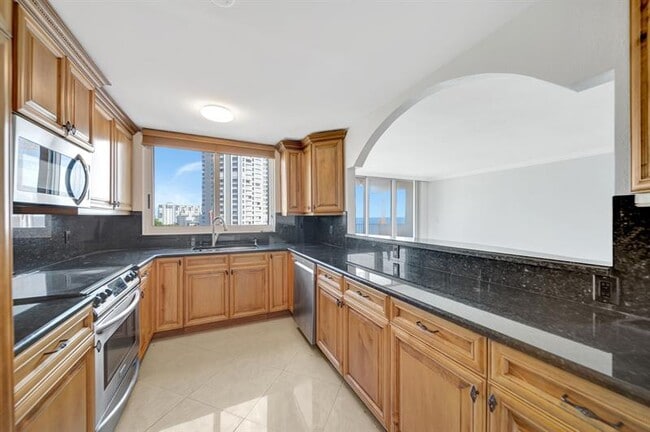 Building Photo - 1360 S Ocean Blvd