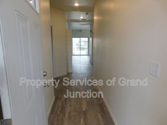 Building Photo - 658 Brookwillow Dr