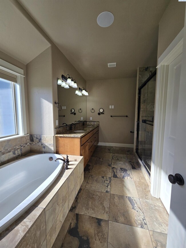 Building Photo - 3/4 Acre lot with Pool/Hot and Lawn Care I...
