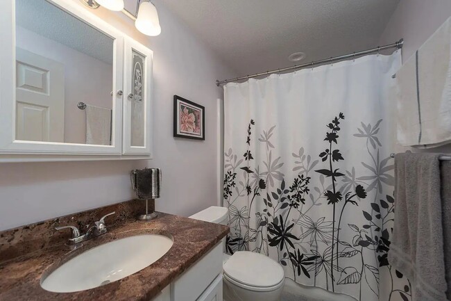 Building Photo - Plaistow NH