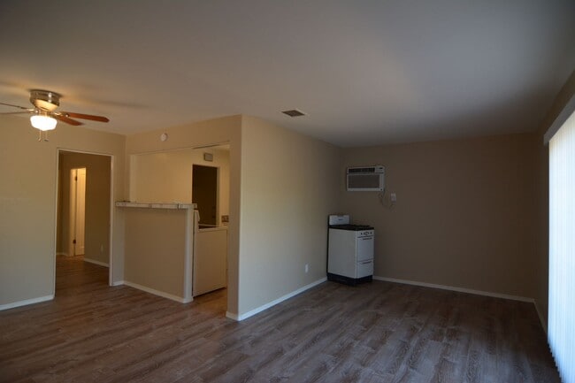 Building Photo - Remodeled 1 Bedroom 1 Bath House! Central Tucson Location!