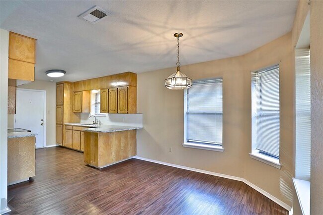 Building Photo - 5210 Meadowick Ln