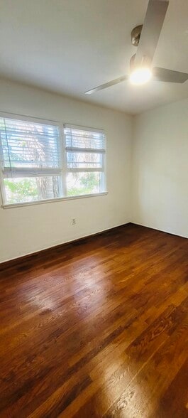 Building Photo - 4313 Mentone St