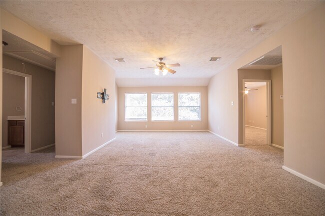 Building Photo - 10035 Magnolia Way
