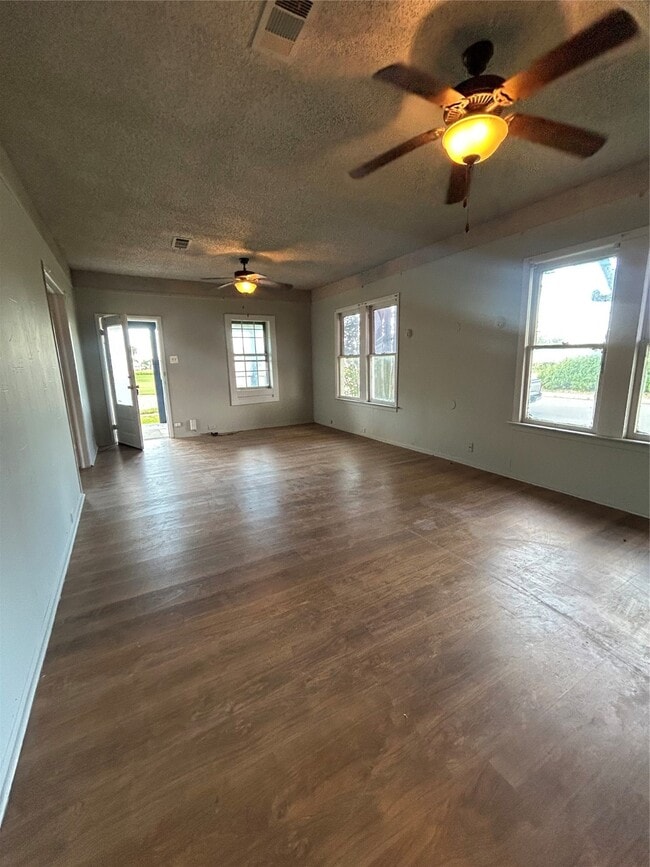 Building Photo - 530 W 1st St