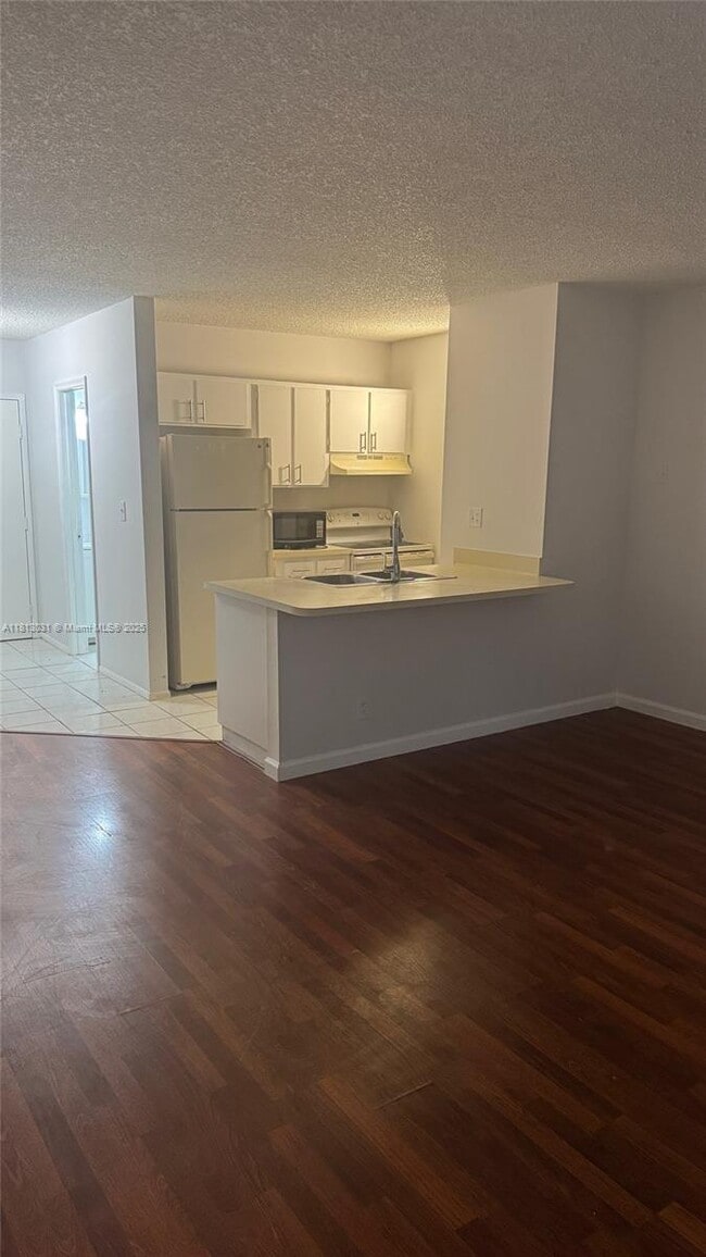 Building Photo - 2401 Riverside Dr