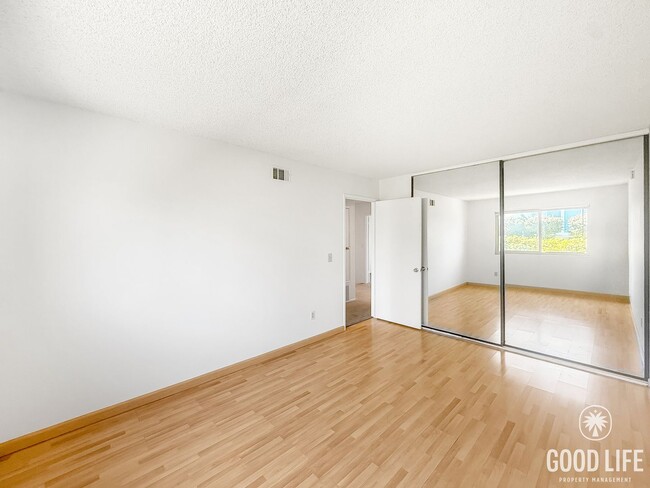 Building Photo - Modern 3BR/2.5BA Home with A/C and Attache...