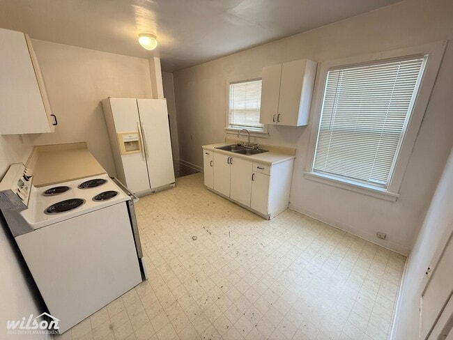 Building Photo - 2bd/1ba Duplex near Franklin Park !