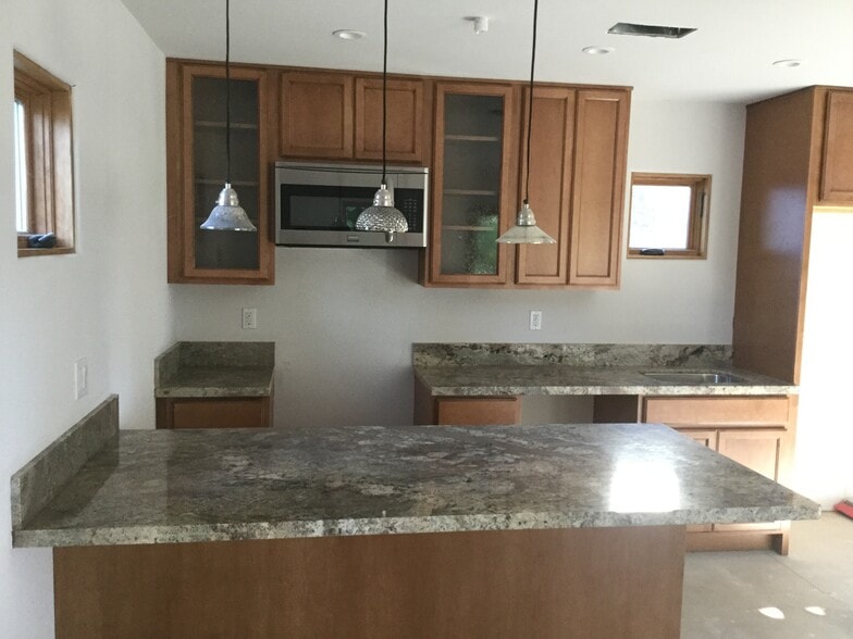 Building Photo - 2052 Channel Dr