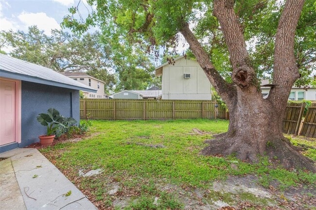 Building Photo - 118 W Sligh Ave