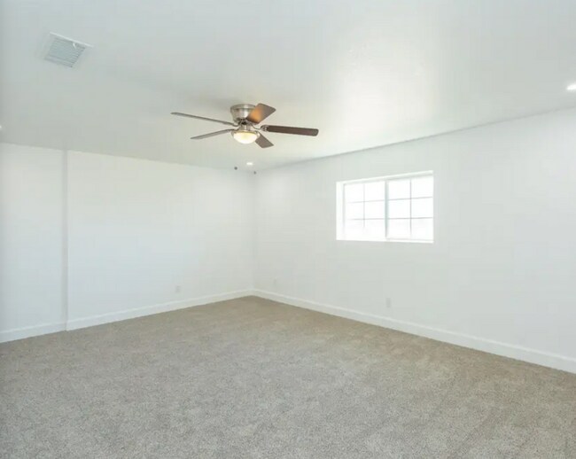 Building Photo - 4 br, 3 bath House - 1001 W Pine Lodge