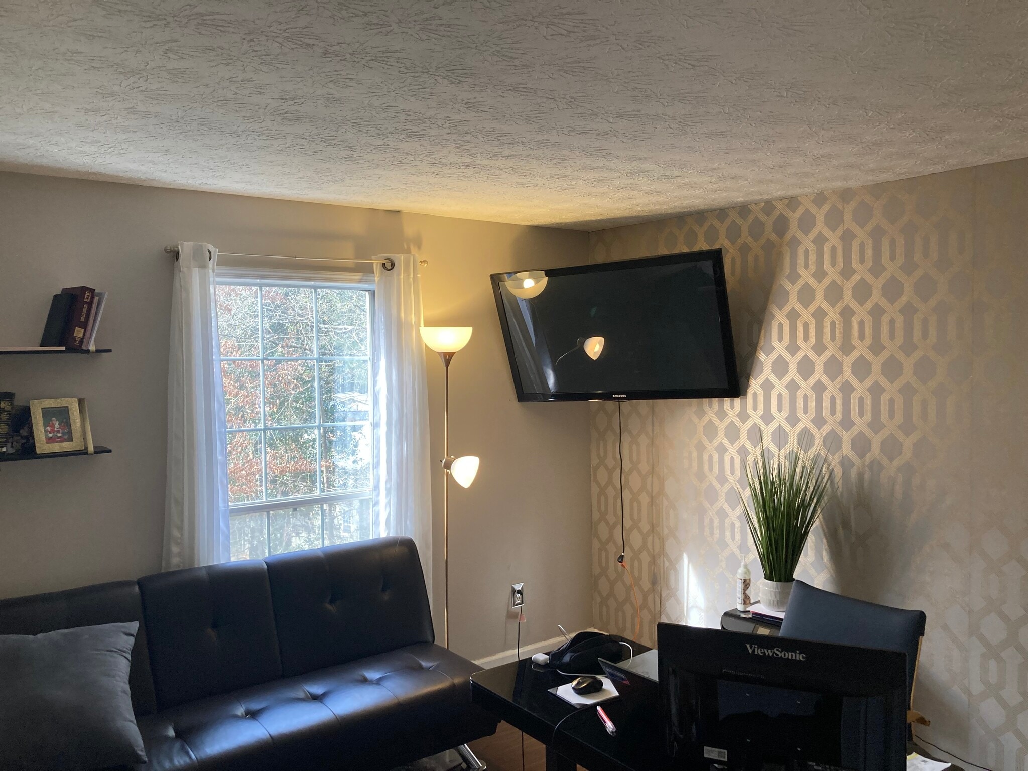 2nd bedroom that can be easily used as office space or storage - 2901 Lenox Rd NE