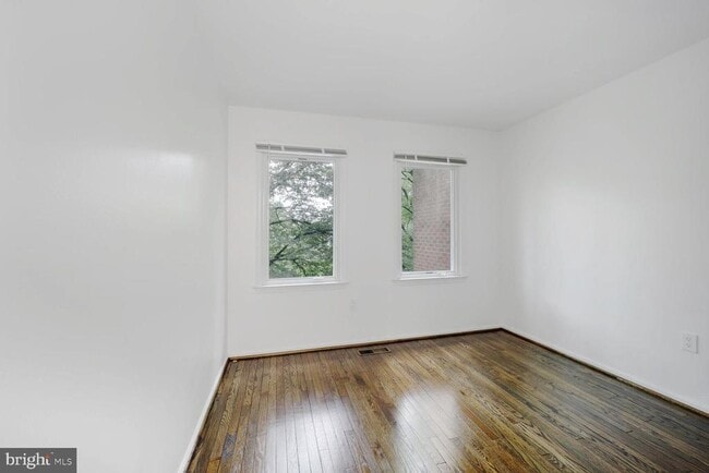 Building Photo - 6929 Mclean Park Manor Ct