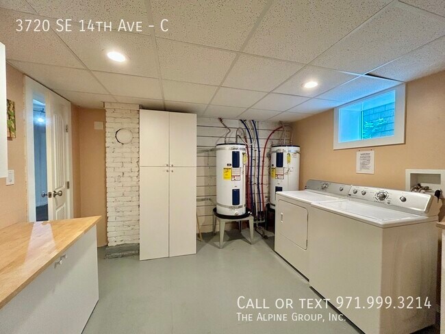 Building Photo - 3720 SE 14th Ave
