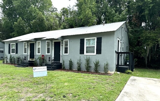 Building Photo - Renovated 2 Bedroom Jacksonville Heights Duplex Apartment