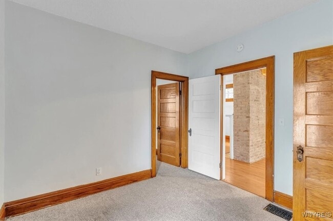 Building Photo - 260 Baynes St