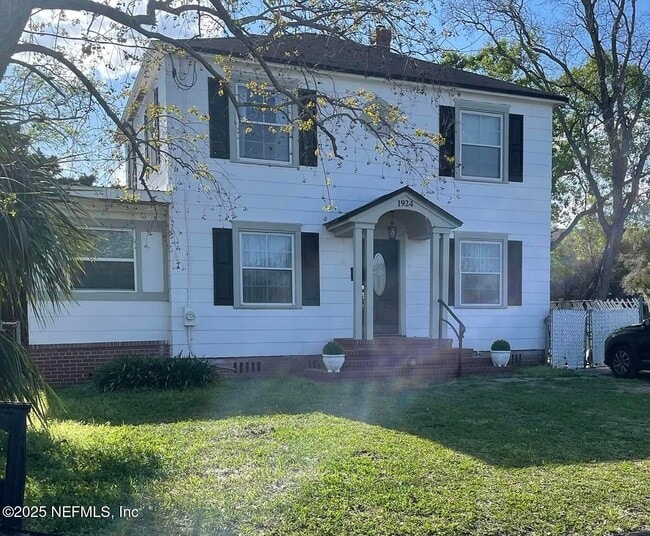 Primary Photo - 1924 Arcadia Pl