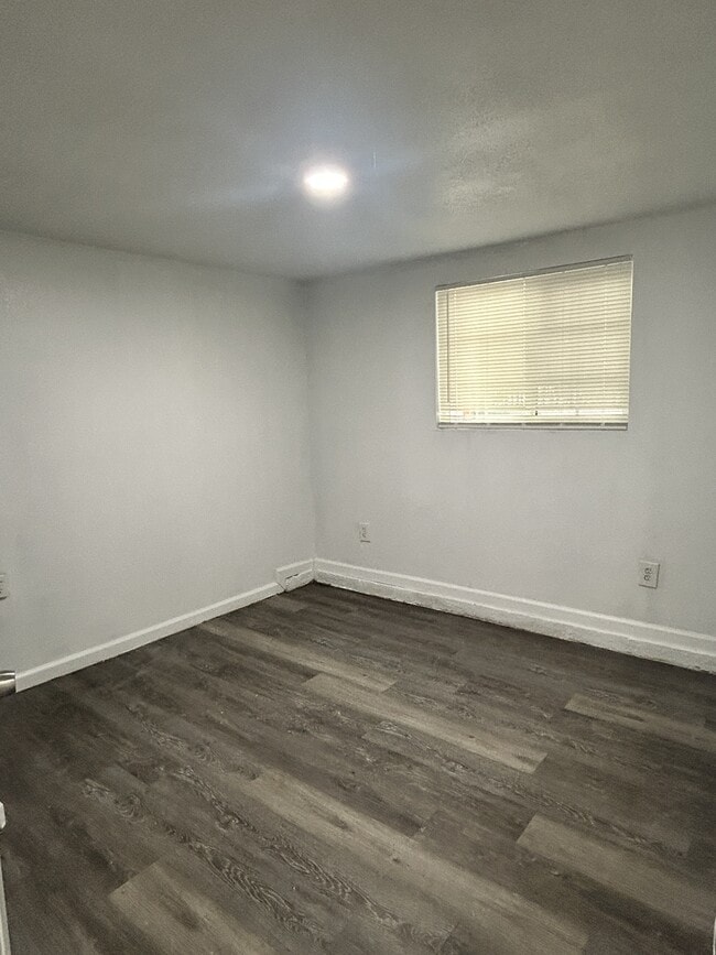 Building Photo - 8017 Laurel Ave