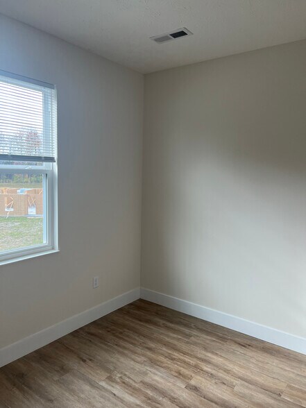 Building Photo - 509 Courtyard Ln