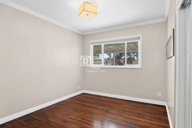 Building Photo - 1425 W Woodcrest Ave