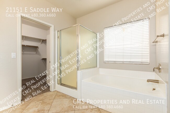 Building Photo - 21151 E Saddle Way