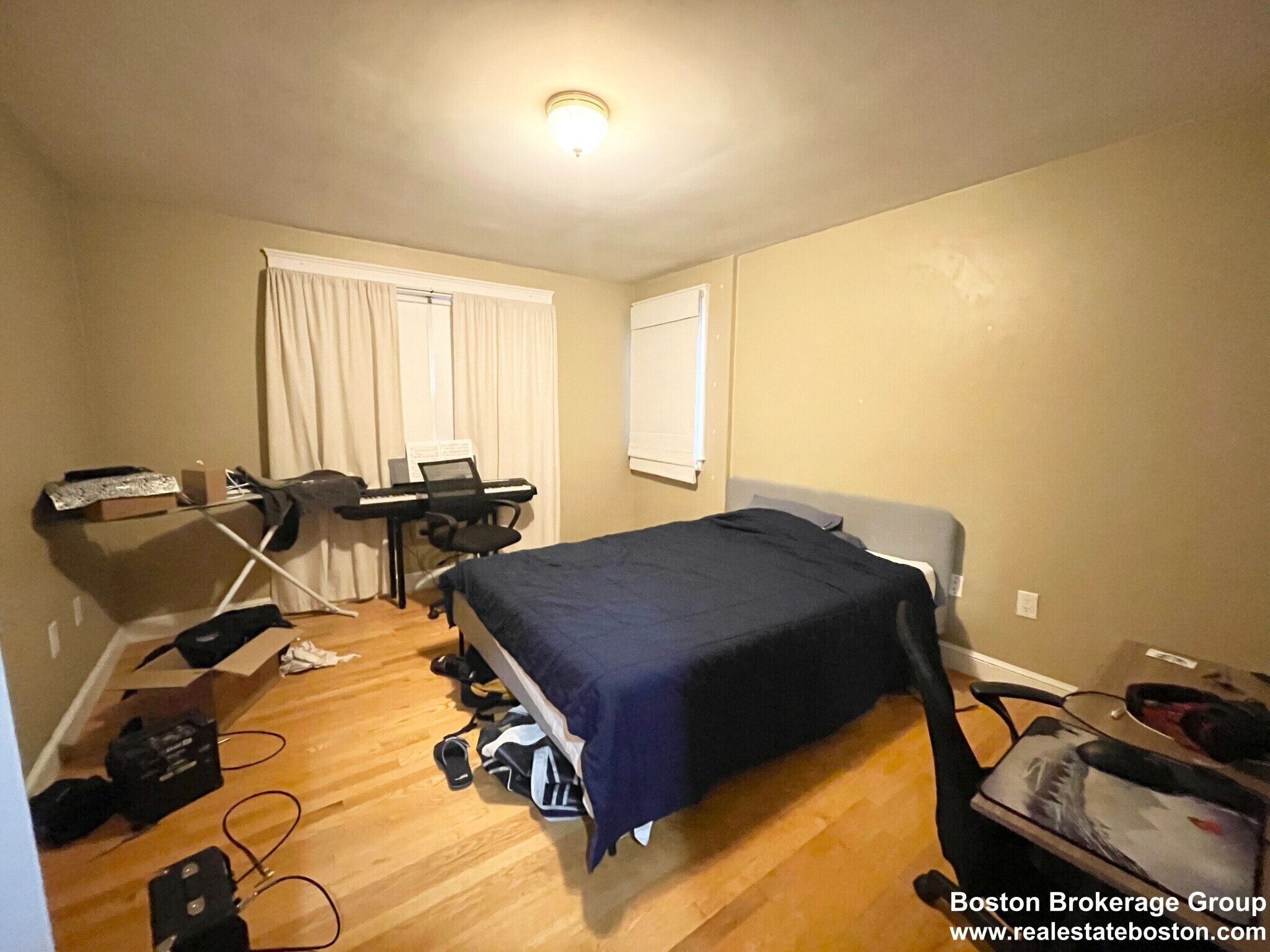 Building Photo - 27 Iroquois St