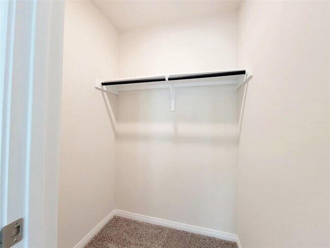 Building Photo - 120 Longmount Cv