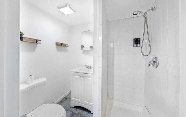 Building Photo - 294 Ege Ave