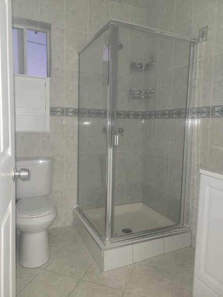 Building Photo - 8134 Comolette St